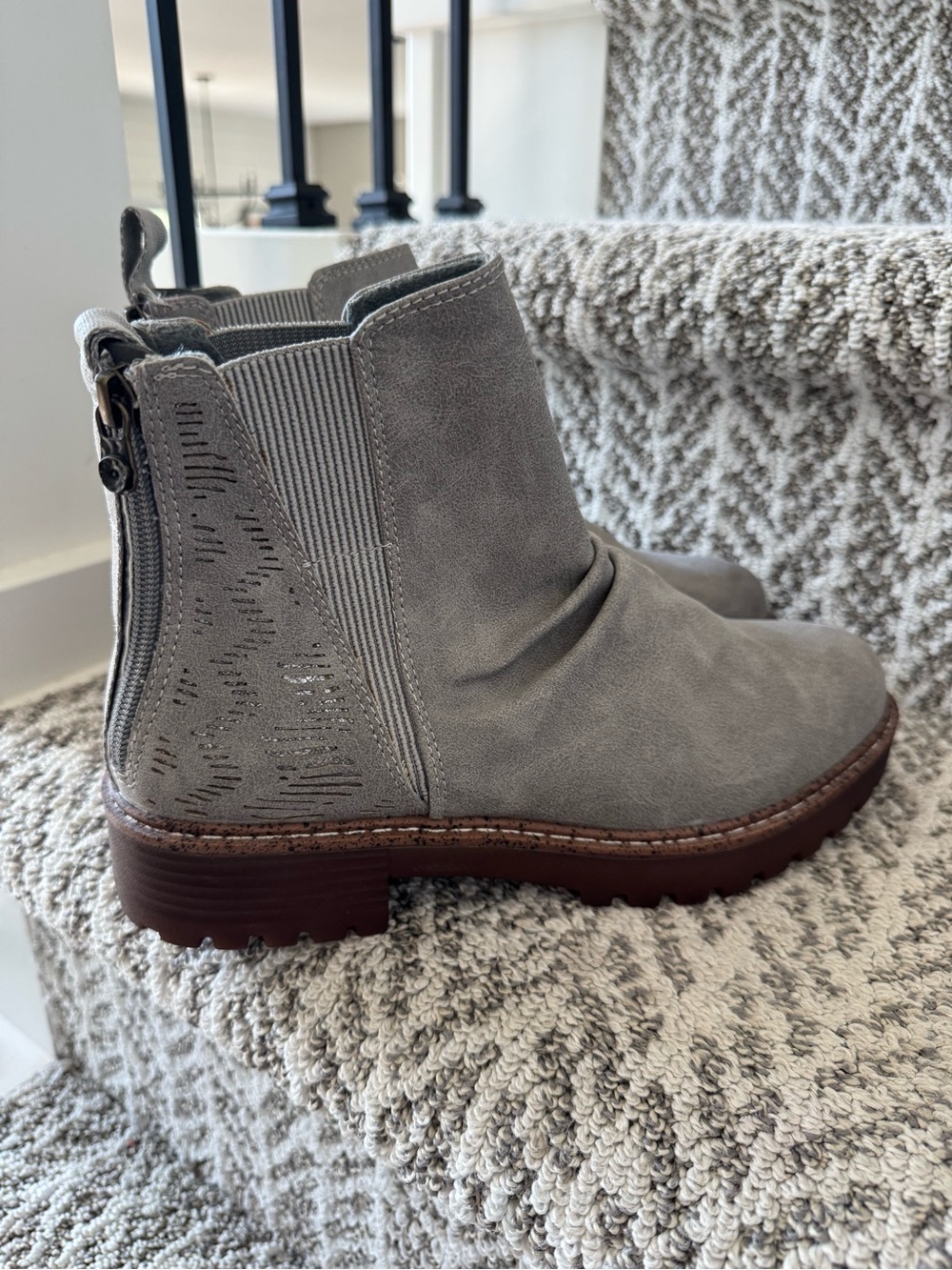 Blowfish Women's Grey Suede Ankle Boots - Casual Pull-On Chelsea Style Size 8.5